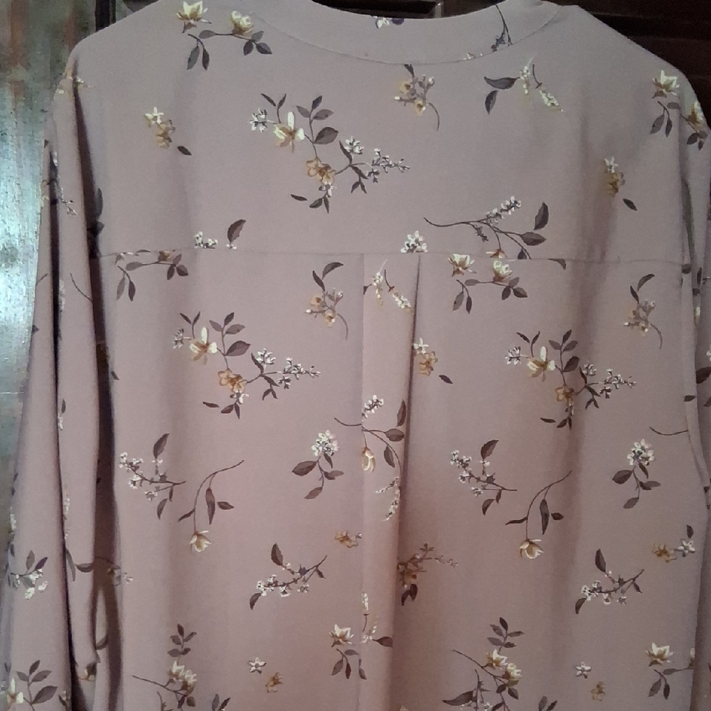 Hilary Radley Mauve Floral V-Neck Blouse - Picture 5 of 6